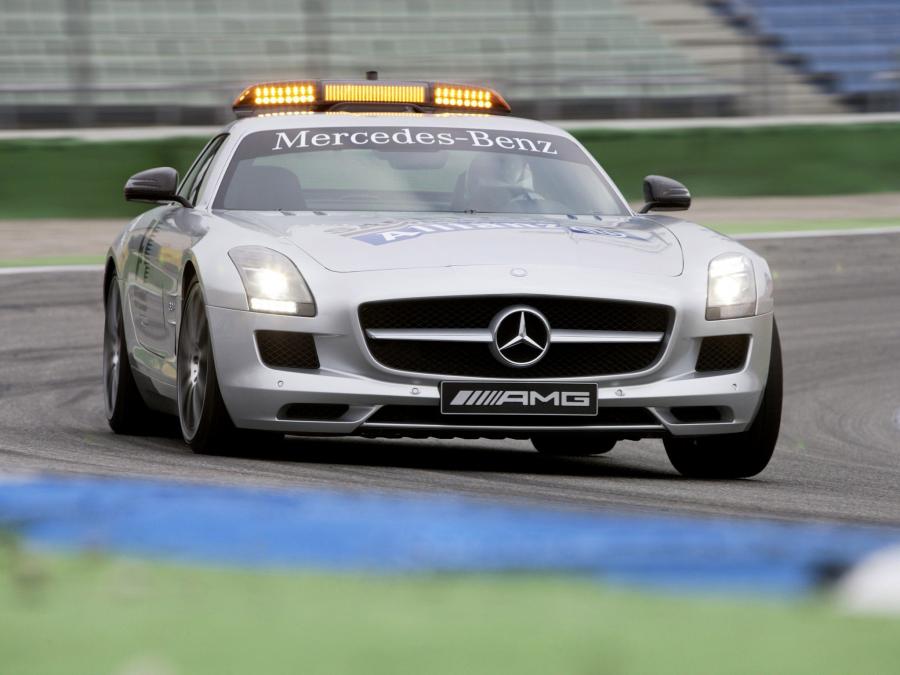  Mercedes-Benz SLS AMG F1 Safety Car 2010 года  (фото 33 из 46)